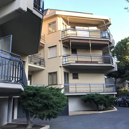 I Pini Marittimi By World * Pietra Ligure